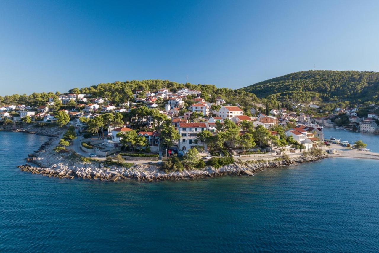 Apartments By The Sea Stomorska, Solta - 5190 Esterno foto