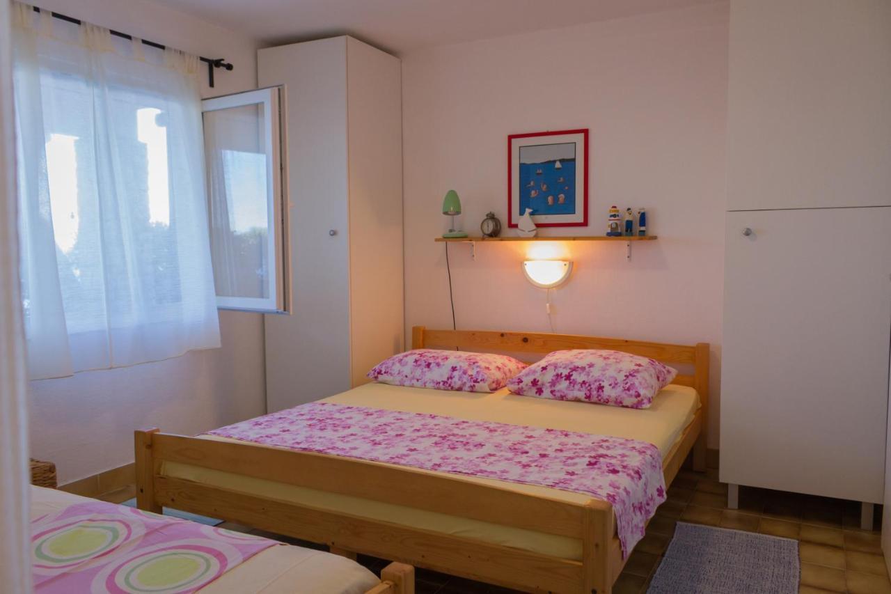 Apartments By The Sea Stomorska, Solta - 5190 Esterno foto